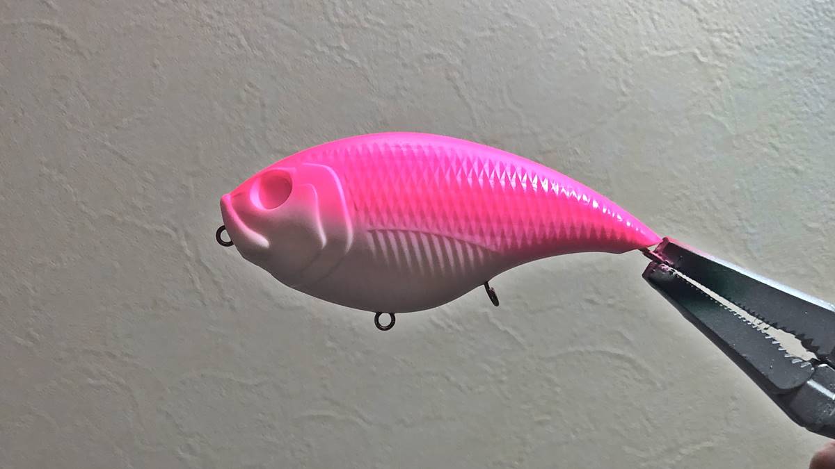 今日は塗装 やっぱりピンクはいいね One Fish